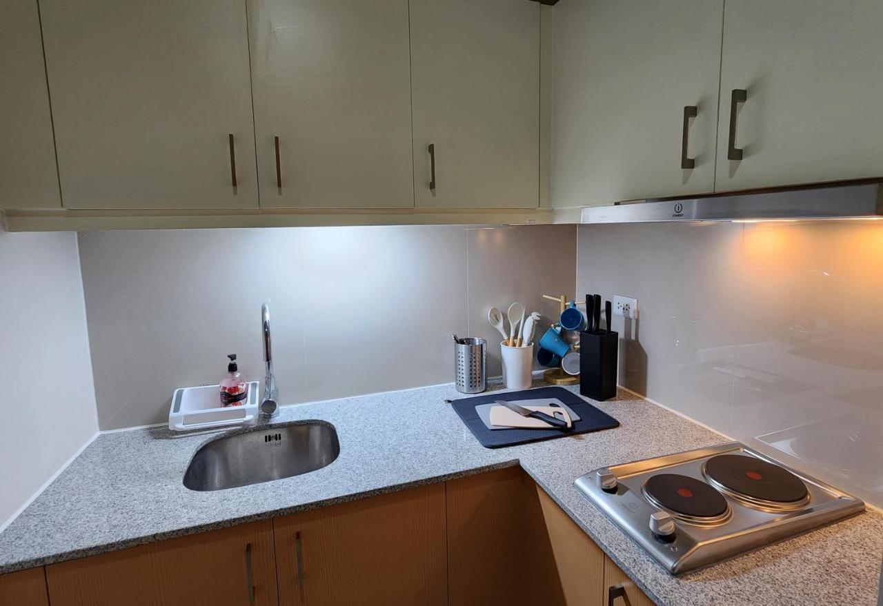 Spacious Unit At Uptown Parksuites Across Uptown Mall And Mitsukoshi Mall Free Parking With Washer * Manila