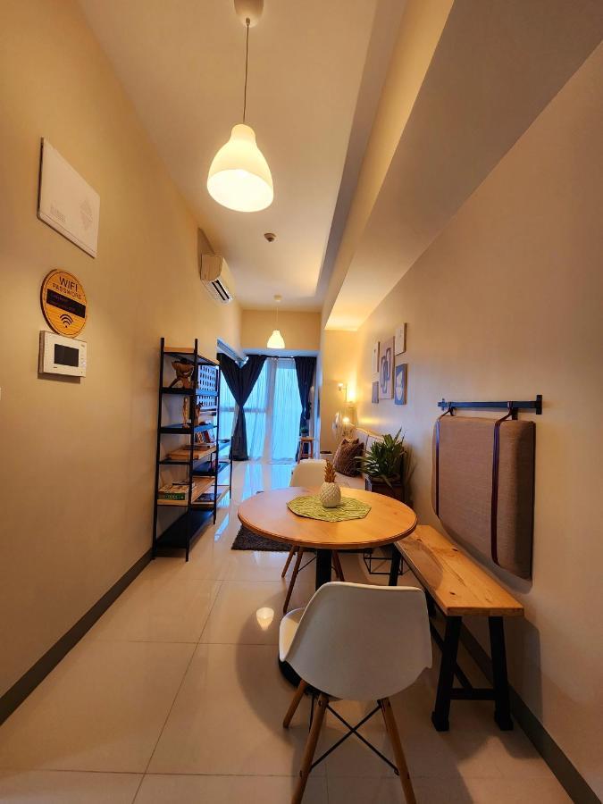 Spacious Unit At Uptown Parksuites Across Uptown Mall And Mitsukoshi Mall Free Parking With Washer * Manila