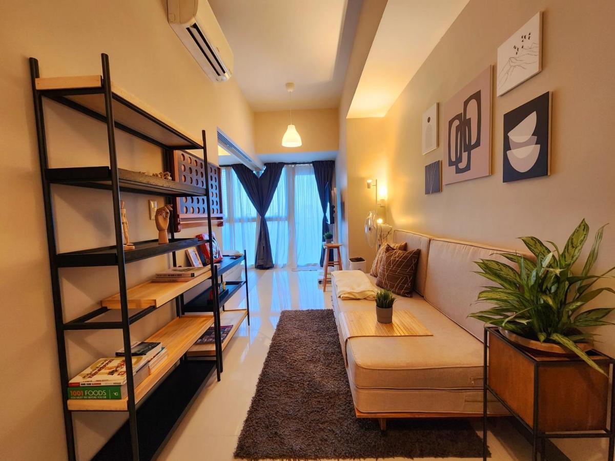 Apartment Spacious Unit At Uptown Parksuites Across Uptown Mall And Mitsukoshi Mall Free Parking With Washer *
