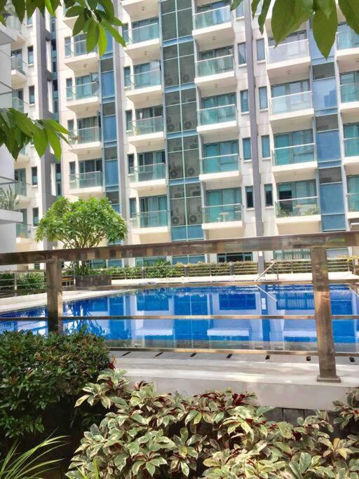 Modern Minimalist Unit Across Naia3 *