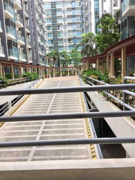 Apartment Modern Minimalist Unit Across Naia3 Manila