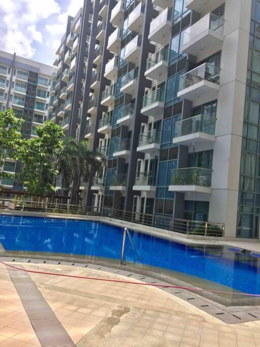 Apartment Modern Minimalist Unit Across Naia3 *