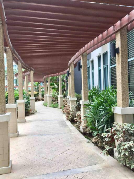 Apartment Modern Minimalist Unit Across Naia3 Manila