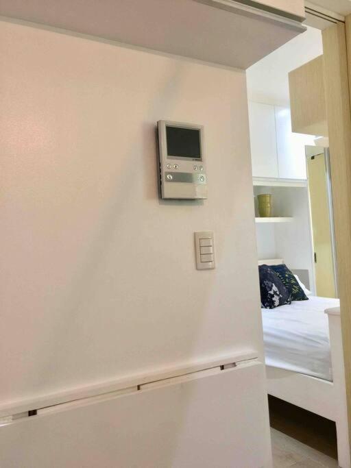 Apartment Modern Minimalist Unit Across Naia3