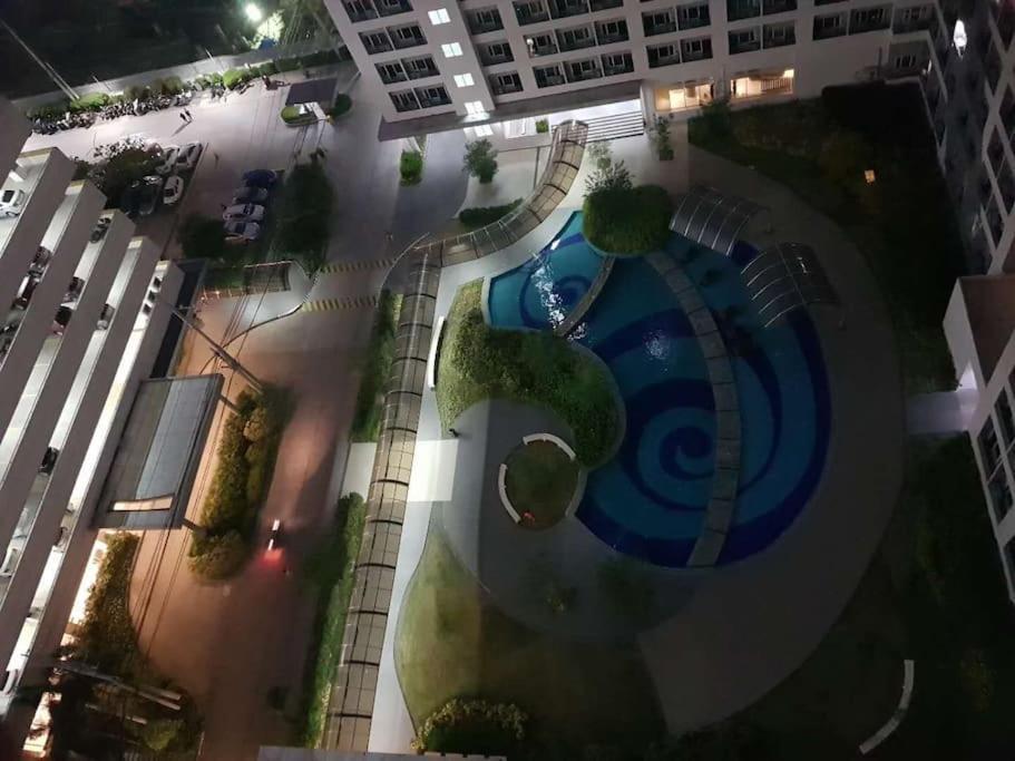 Apartamento Mary's Pool View At Grace Residences Near Bgc *