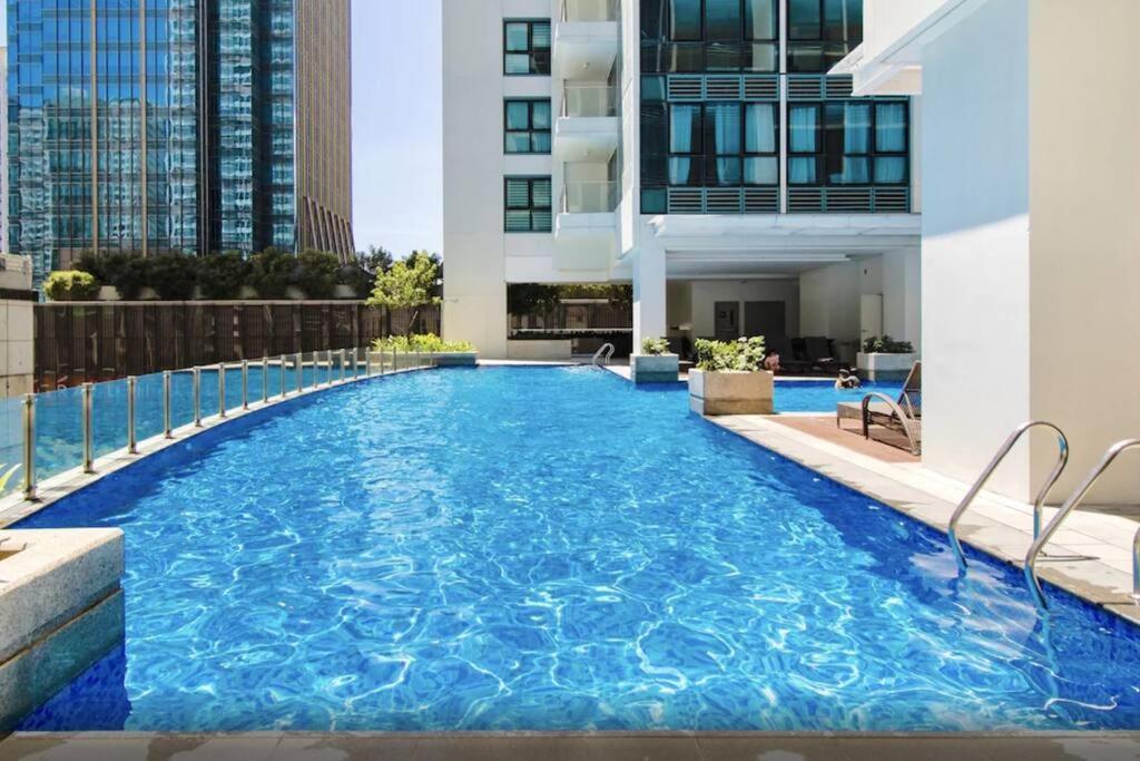 One Uptown 1br 2bed Affordable For 4,uptown Mall Linked Apartment Manila