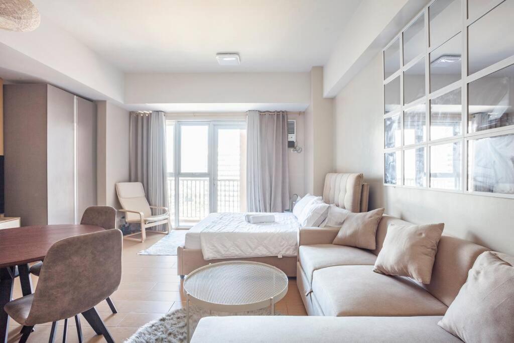 Refined & Homey Luxury Apartment Manila