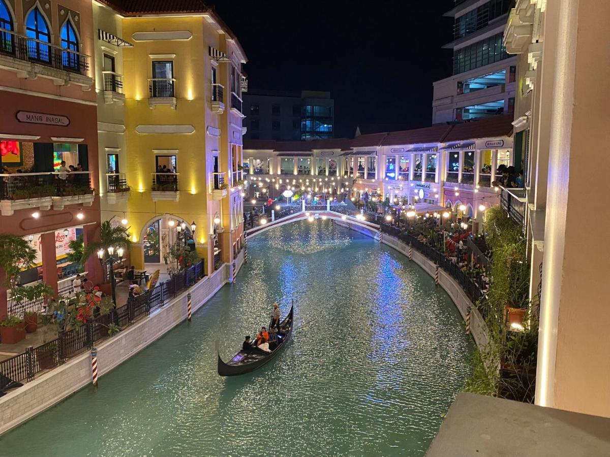 Njoy! Chic & Luxury At Venice Canal - Perfect For Business & Couples Apartment Manila