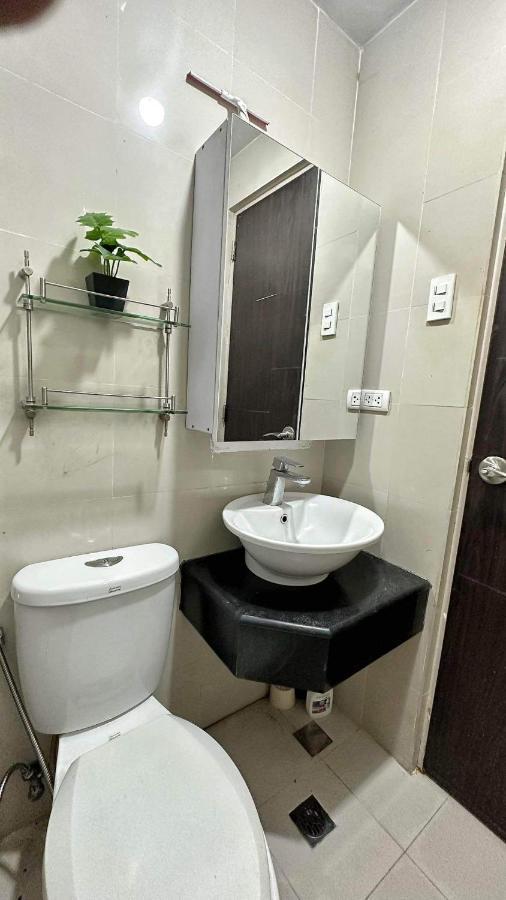 Manhattan Parkview Studio Unit Aparthotel Manila