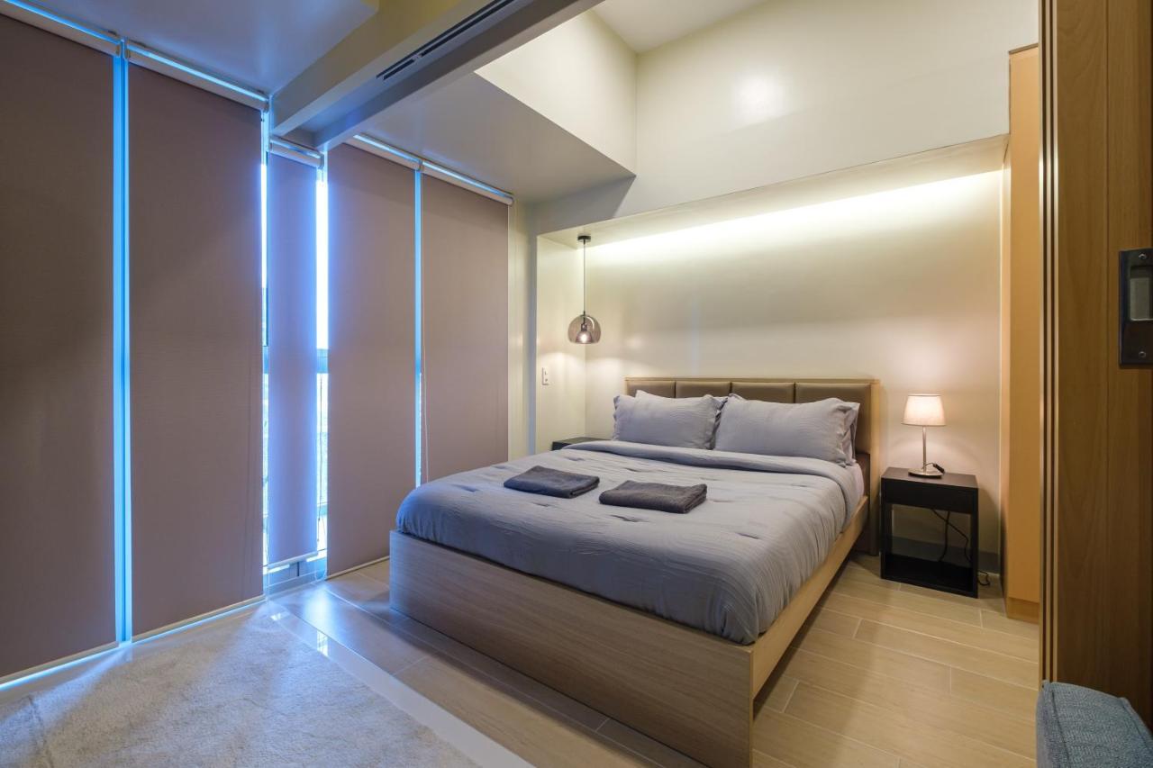 Uptown Parksuites Modern * Manila