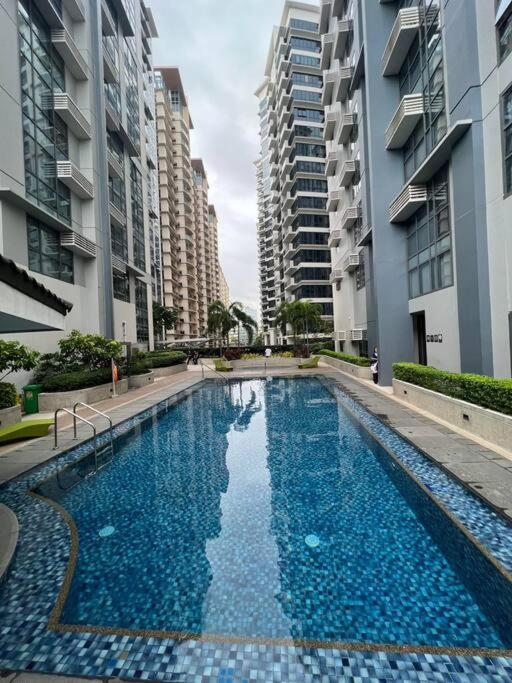 Chic And Cozy Viceroy Residences Taguig Apartment *