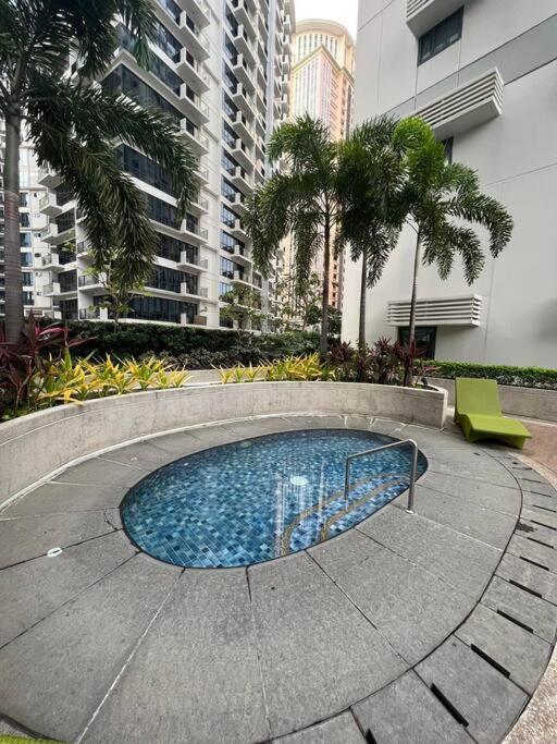 Chic And Cozy Viceroy Residences Taguig Apartment *
