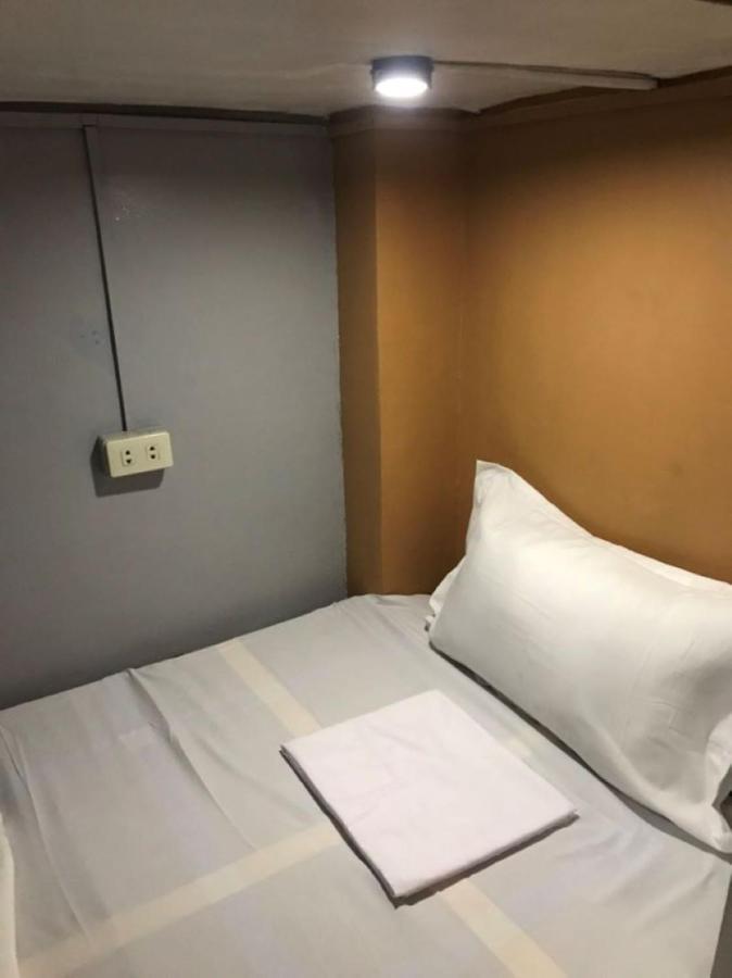 Apartment Budget Transient Capsule Makati Near Ayala And Buendia *