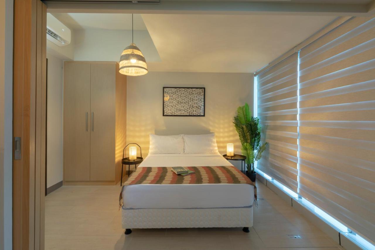 Uptown Parksuites Tower 1 Bgc By Ph Staycation Apartment