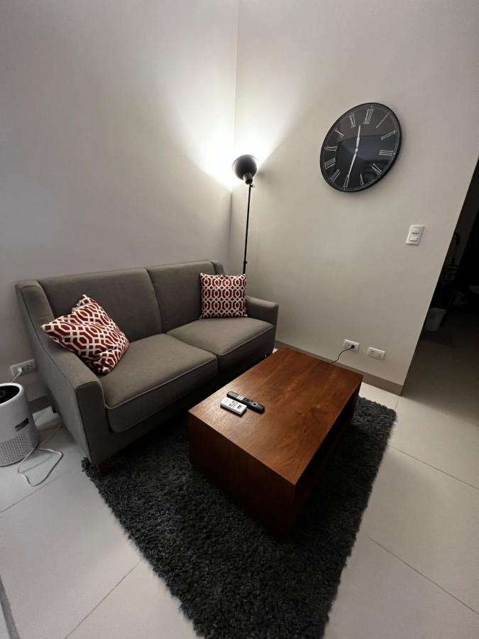 1 Bedroom Uptown Bgc Across Uptown Mall Apartment Manila