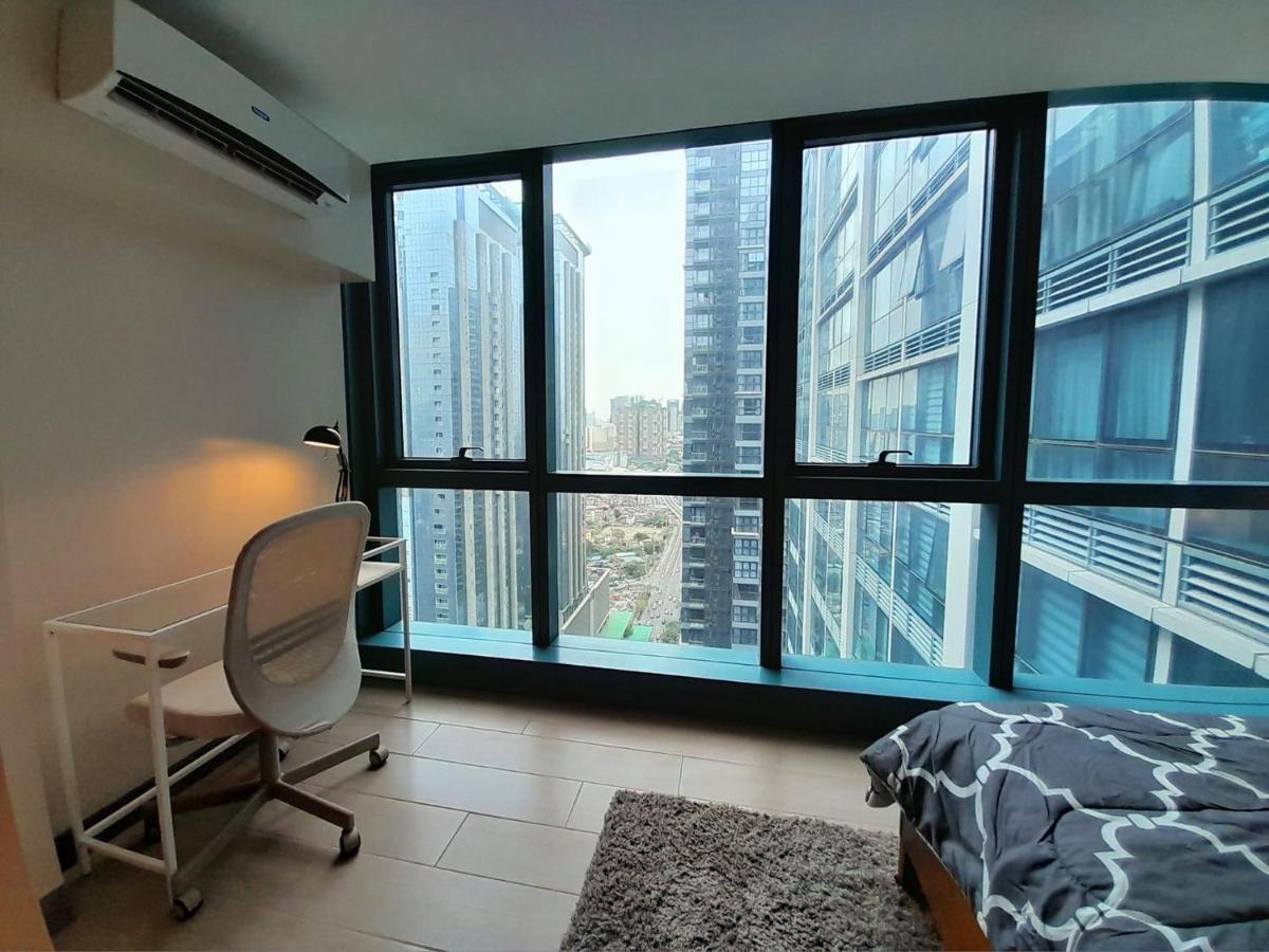 Apartment 1 Bedroom Uptown Bgc Across Uptown Mall *