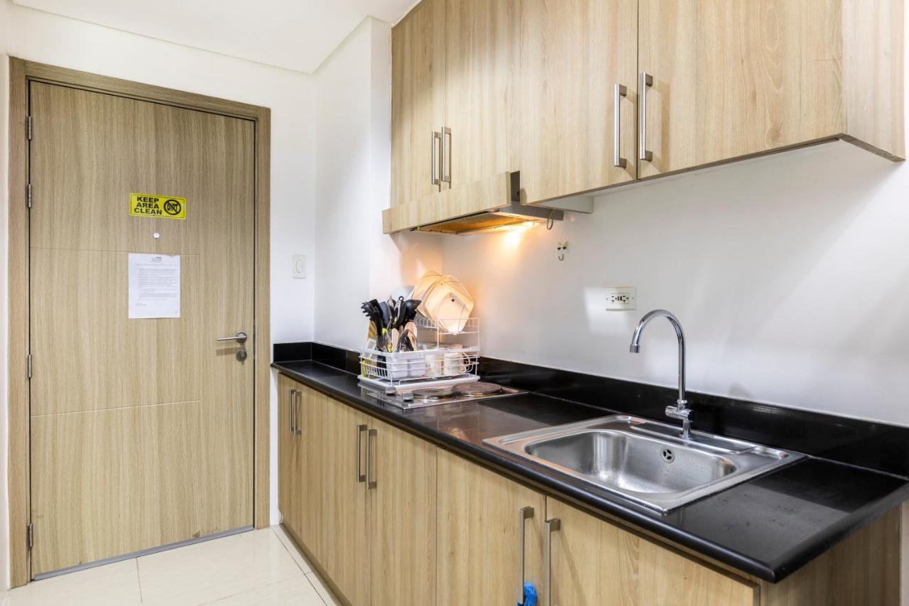 Staycation At Shore - Direct Pool Aparthotel Manila