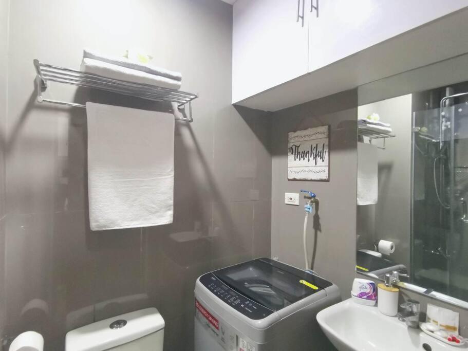 New Cosy 1br Above Air Mall Walk To Ayala/buendia *