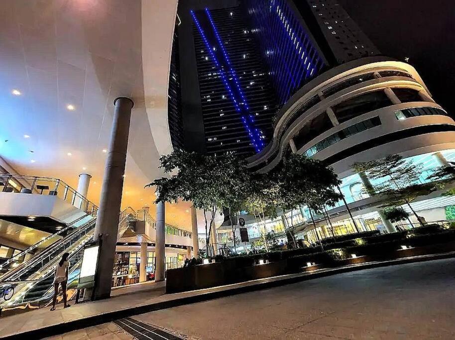 New Cosy 1br Above Air Mall Walk To Ayala/buendia * Manila