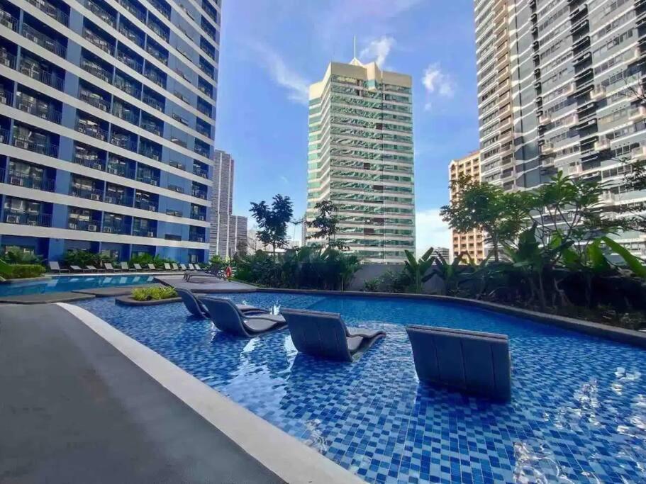 New Cosy 1br Above Air Mall Walk To Ayala/buendia