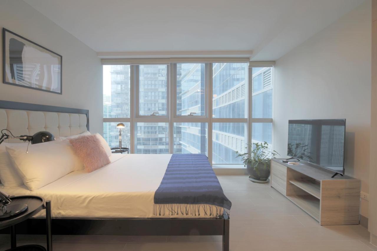 Uptown Parksuites Tower 1 Bgc By Ph Staycation Apartment