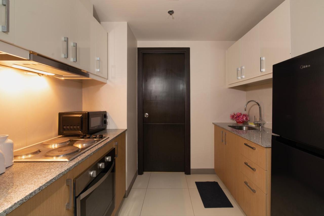 Uptown Parksuites Tower 1 Bgc By Ph Staycation * Manila