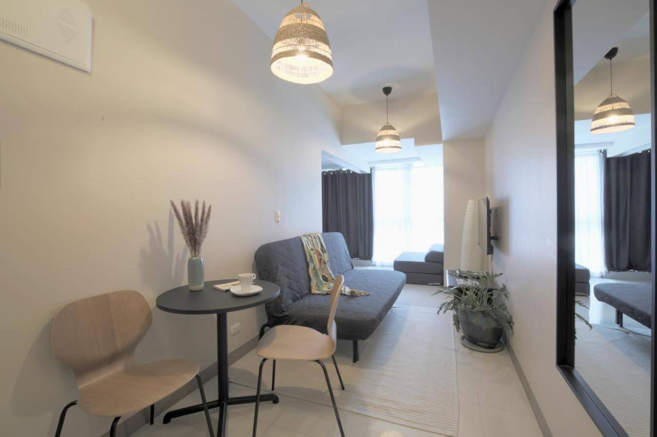 Apartment Uptown Parksuites Tower 1 Bgc By Ph Staycation Manila