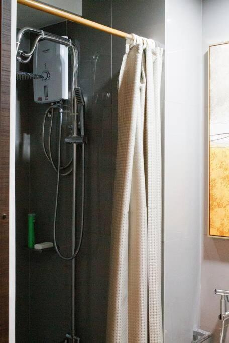 Modern With Stunning Views At A Prime Location - Air * Manila