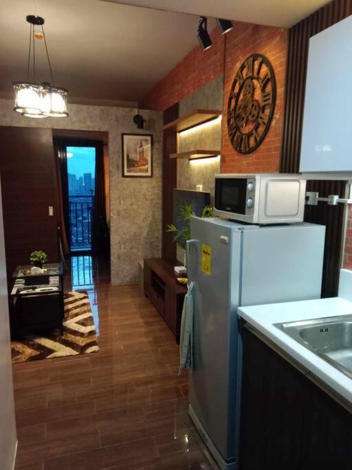 Modern With Stunning Views At A Prime Location - Air * Manila