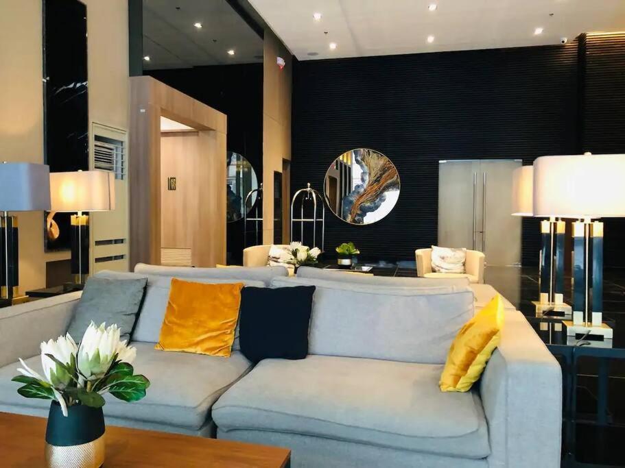 Modern With Stunning Views At A Prime Location - Air Manila