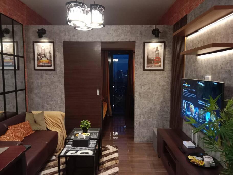 Modern With Stunning Views At A Prime Location - Air * Manila