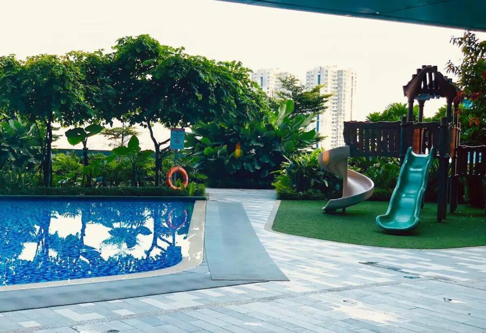 Modern With Stunning Views At A Prime Location - Air Apartment Manila