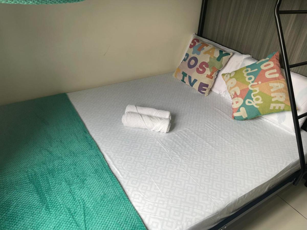 Residences Stays By Pbyy With Complimentary Breakfast For 2 Apartment Manila