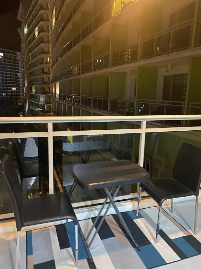 Tropical Paradise At Azure Apartment Manila