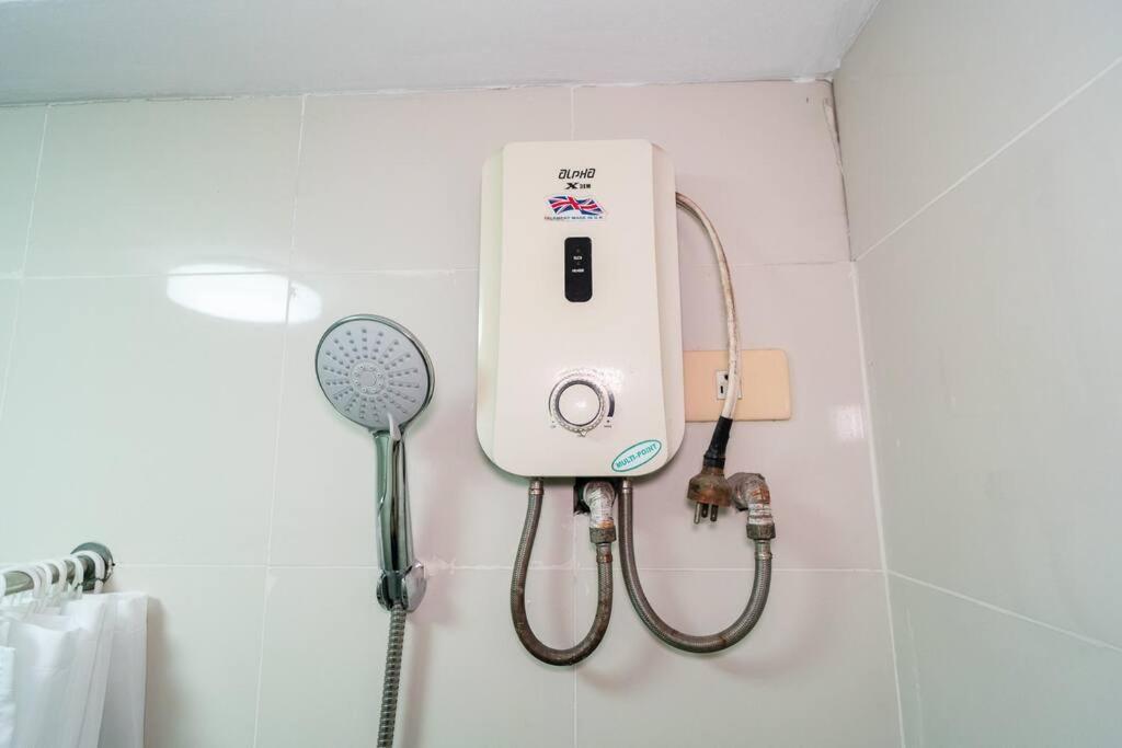 Apartment A2j Executive 1br Near Venice Mall Bgc Manila