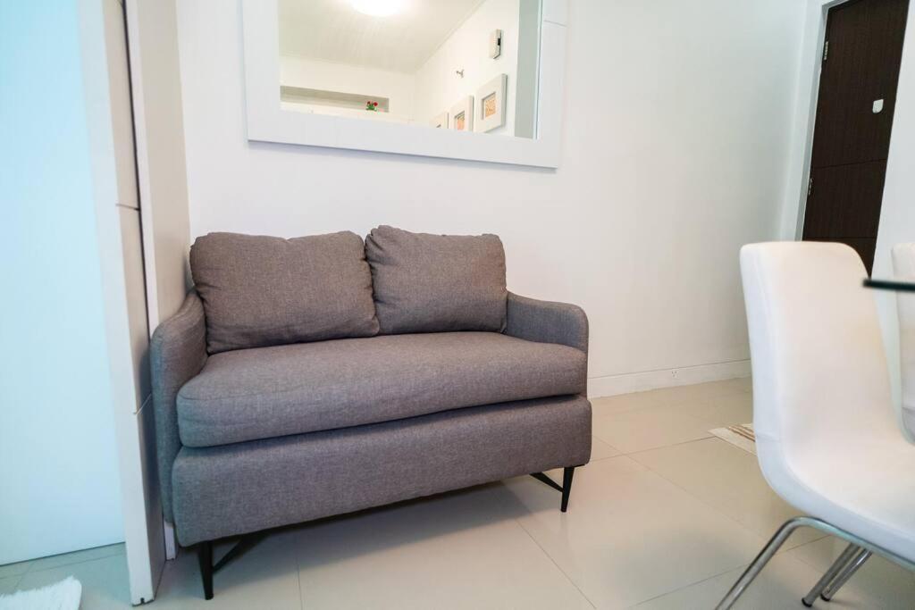 A2j Executive 1br Near Venice Mall Bgc