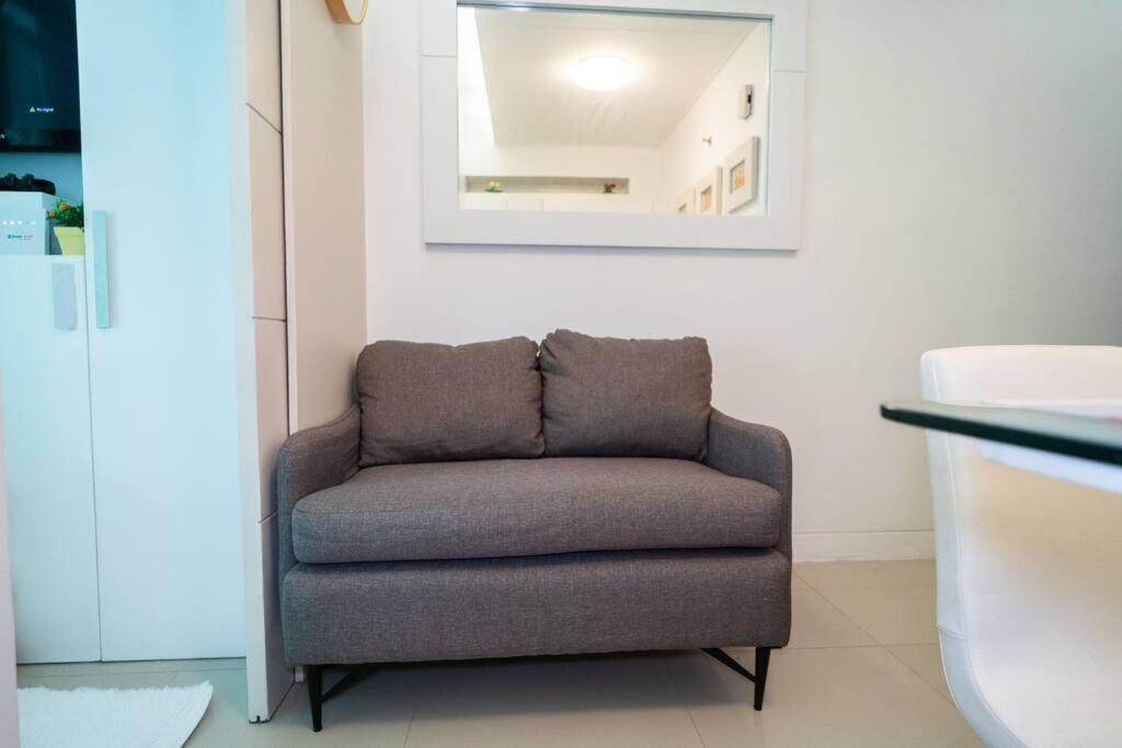 Apartment A2j Executive 1br Near Venice Mall Bgc