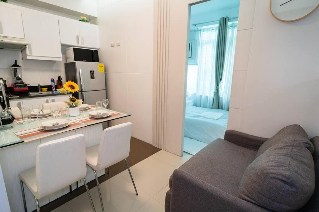 Apartment A2j Executive 1br Near Venice Mall Bgc *