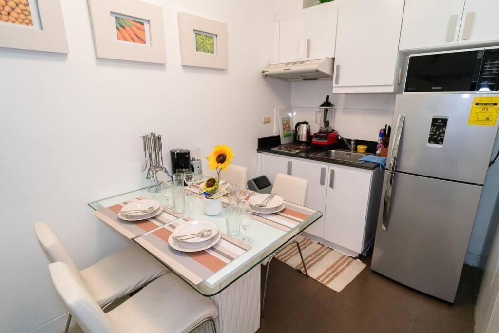 A2j Executive 1br Near Venice Mall Bgc Manila