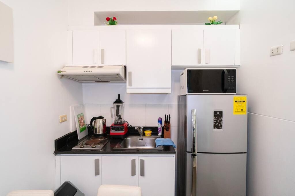 A2j Executive 1br Near Venice Mall Bgc * Manila