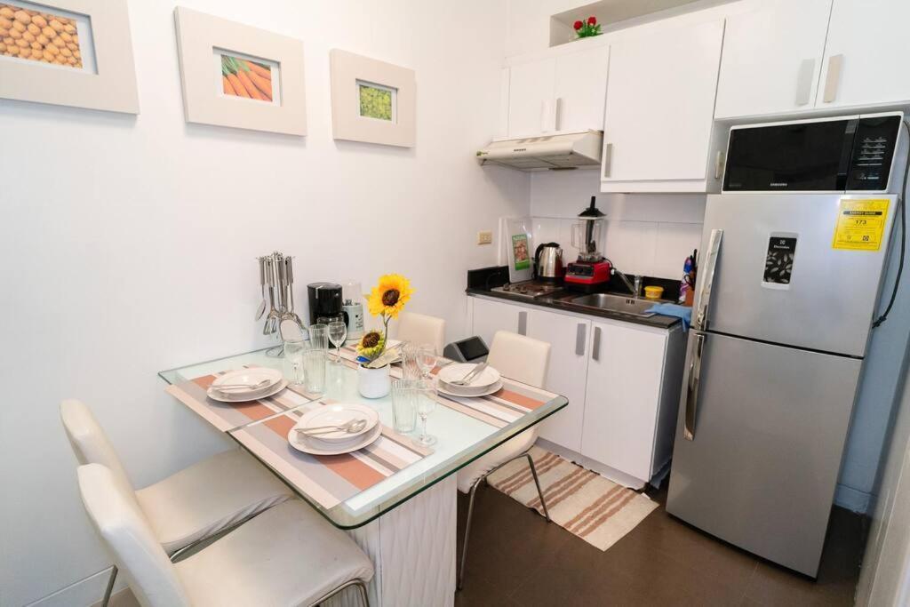 A2j Executive 1br Near Venice Mall Bgc Apartment