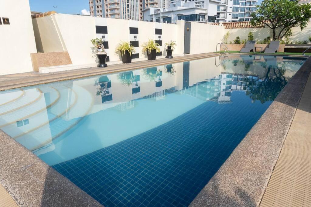 A2j Executive 1br Near Venice Mall Bgc Apartment *