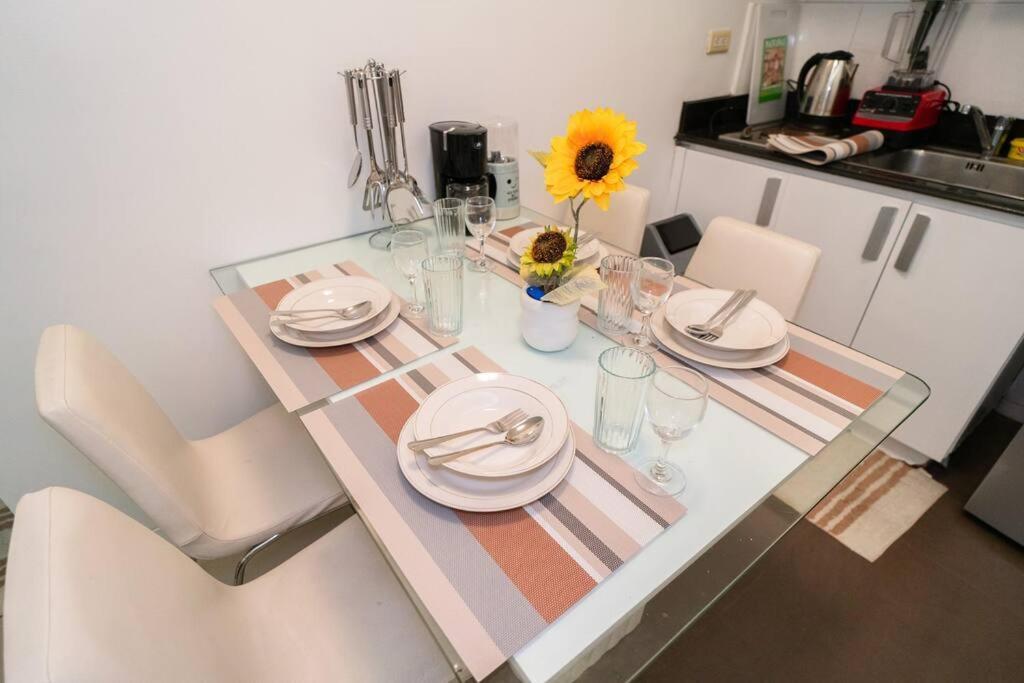 A2j Executive 1br Near Venice Mall Bgc