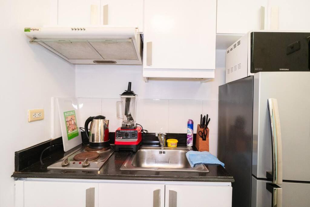 A2j Executive 1br Near Venice Mall Bgc *