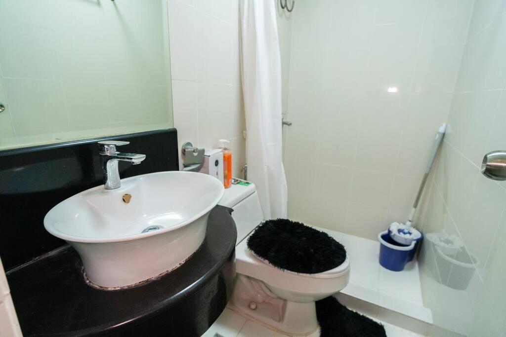 A2j Executive 1br Near Venice Mall Bgc Manila