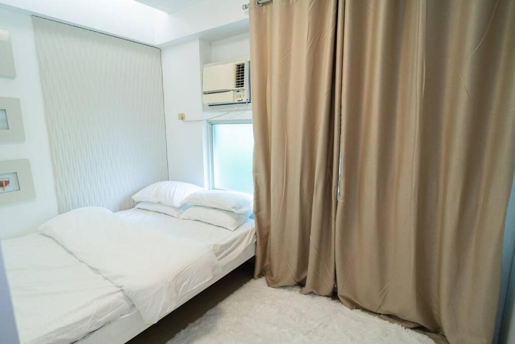 A2j Executive 1br Near Venice Mall Bgc Apartment