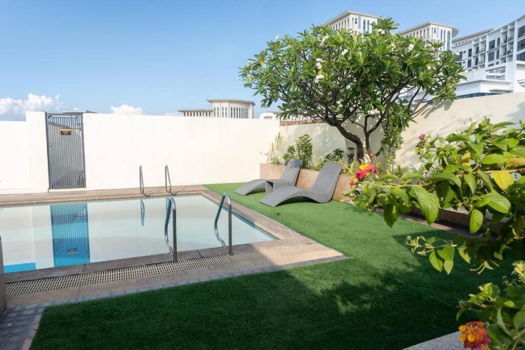 A2j Executive 1br Near Venice Mall Bgc