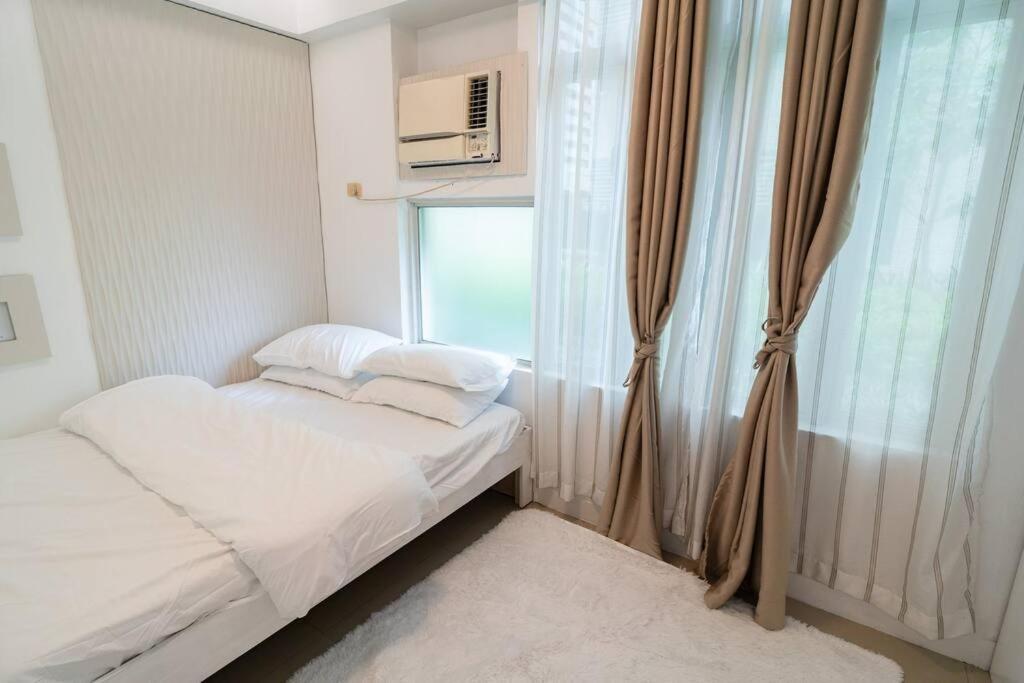 A2j Executive 1br Near Venice Mall Bgc