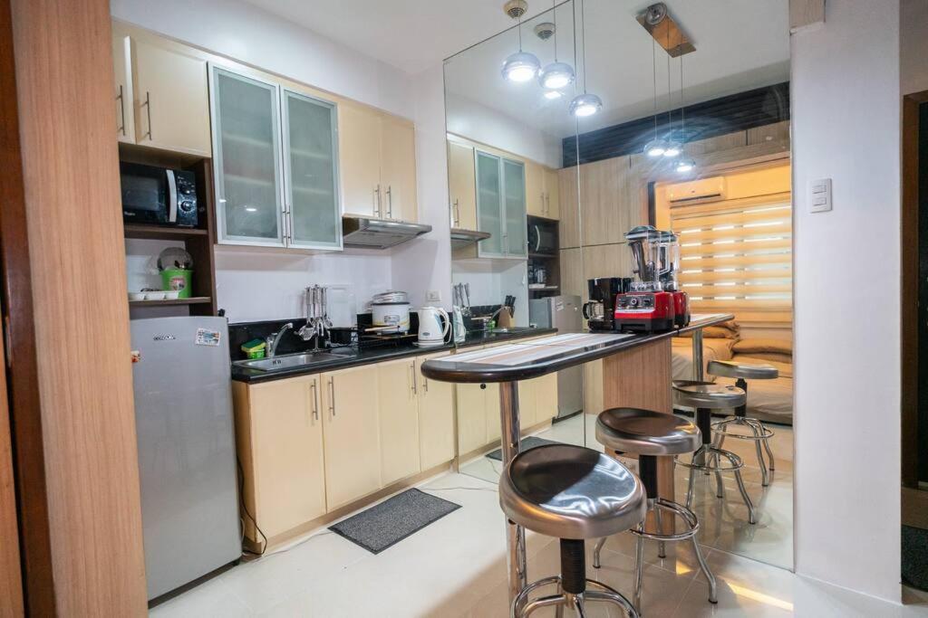 A2j Executive Near Venice Mall Bgc Taguig Apartment *