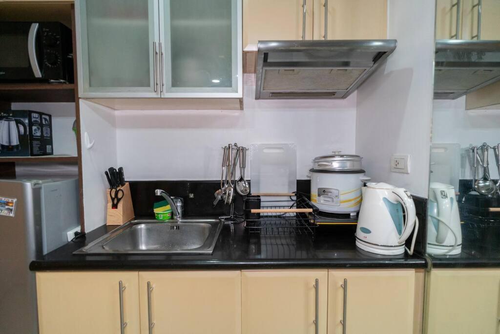 Apartment A2j Executive Near Venice Mall Bgc Taguig